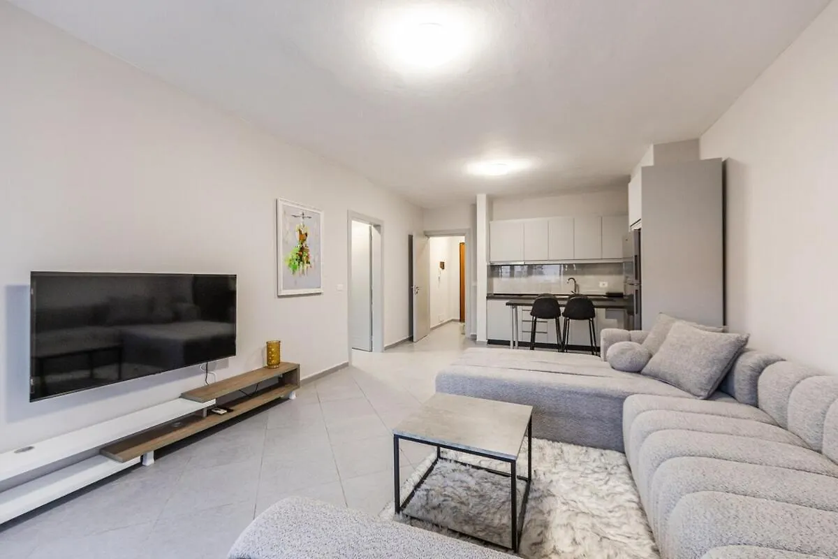 Seaview Apartment In The Center Of Saranda  Σαράντα